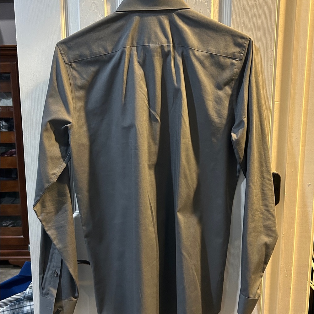 Mens button down - Picture 2 of 2